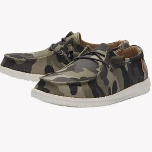Hey Dude Camo Wally Linen Shoe Boys size 2